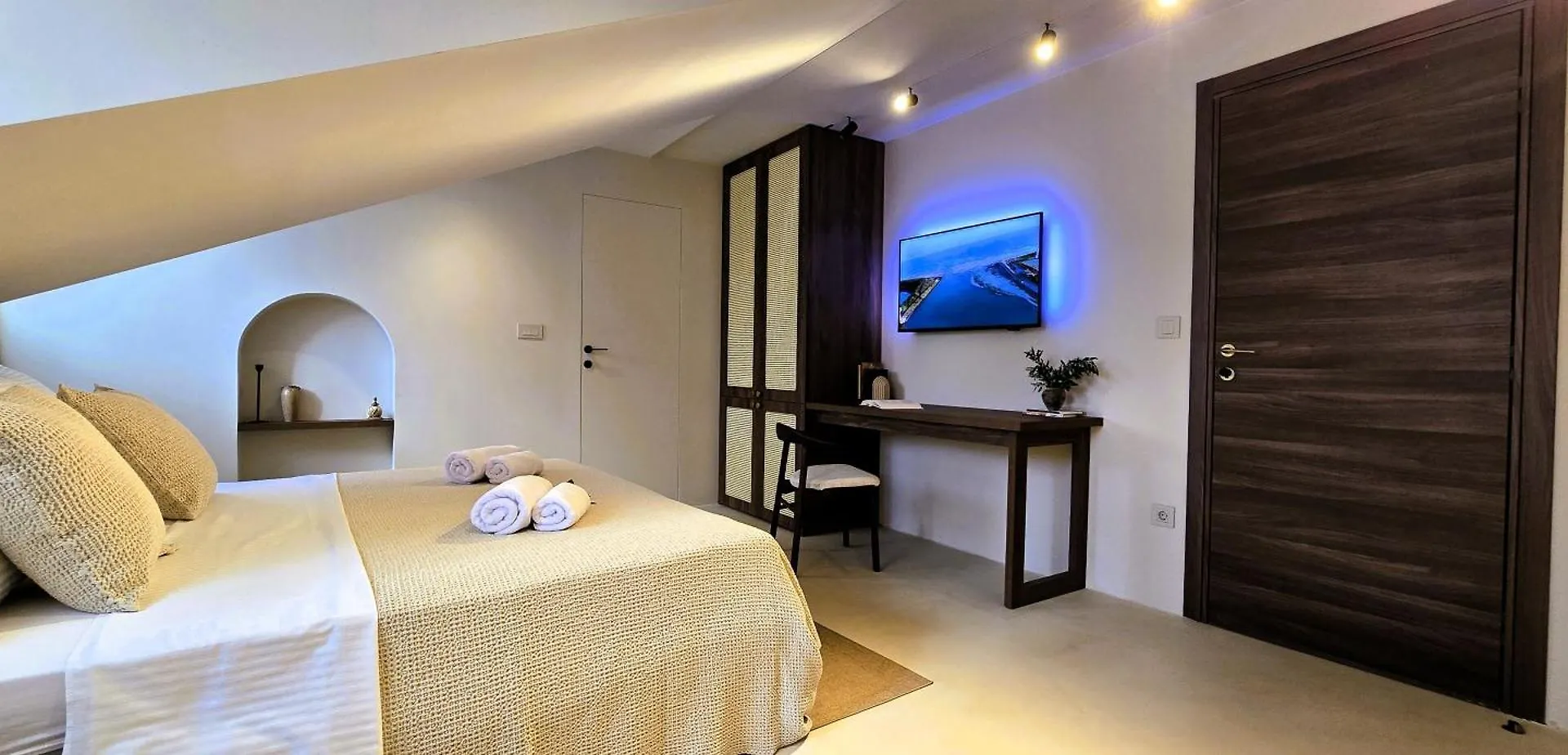 스플리트 C A S A B E A S T B&B
