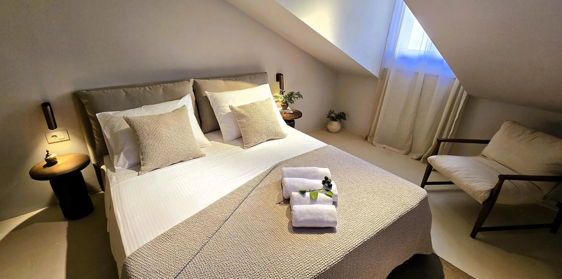 스플리트 C A S A B E A S T B&B