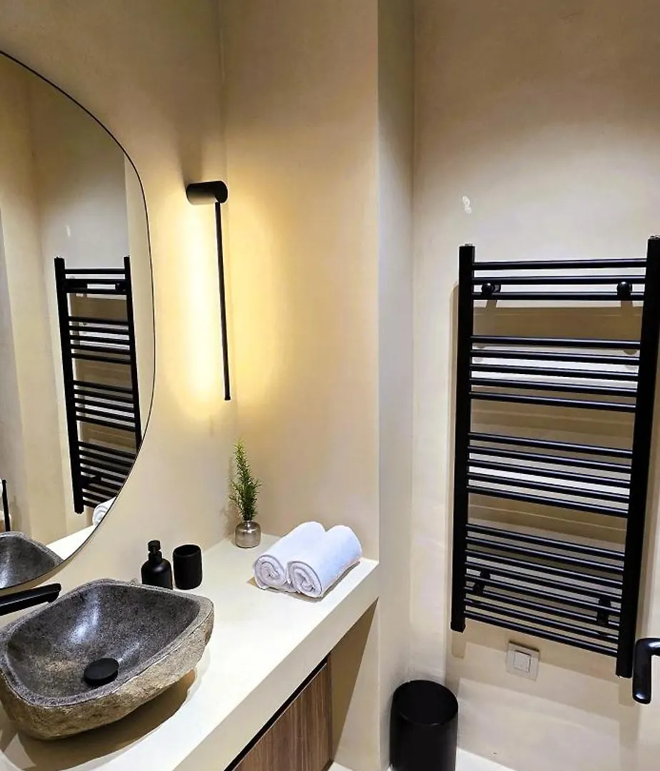 스플리트 C A S A B E A S T B&B
