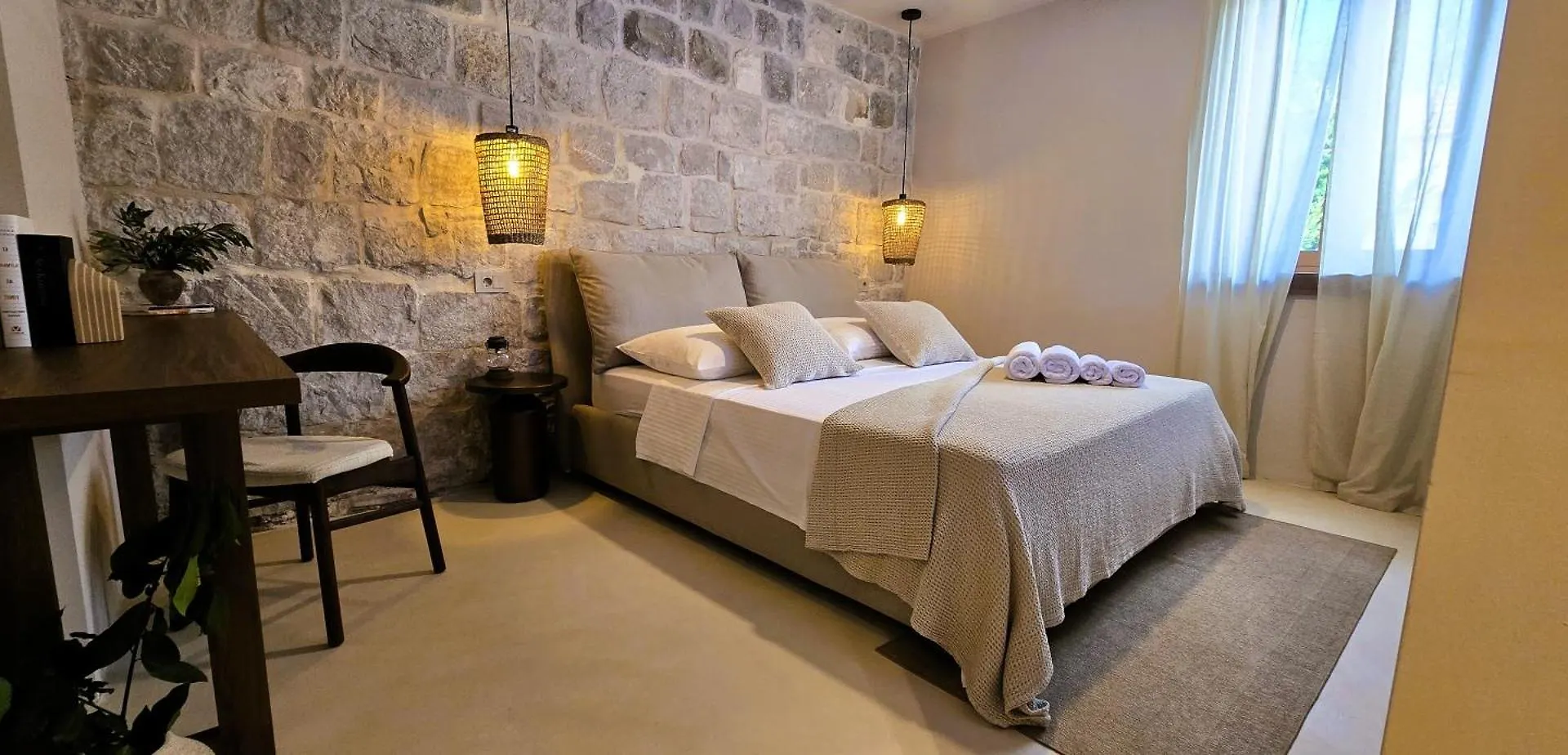 스플리트 C A S A B E A S T B&B
