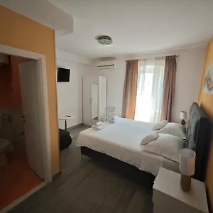 Gostinjska kuća Nirvana &, Split