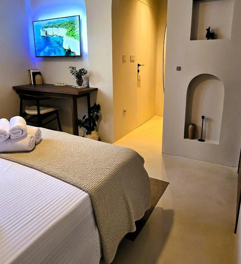 Bed and Breakfast C A S A B E A S T Split 4*,