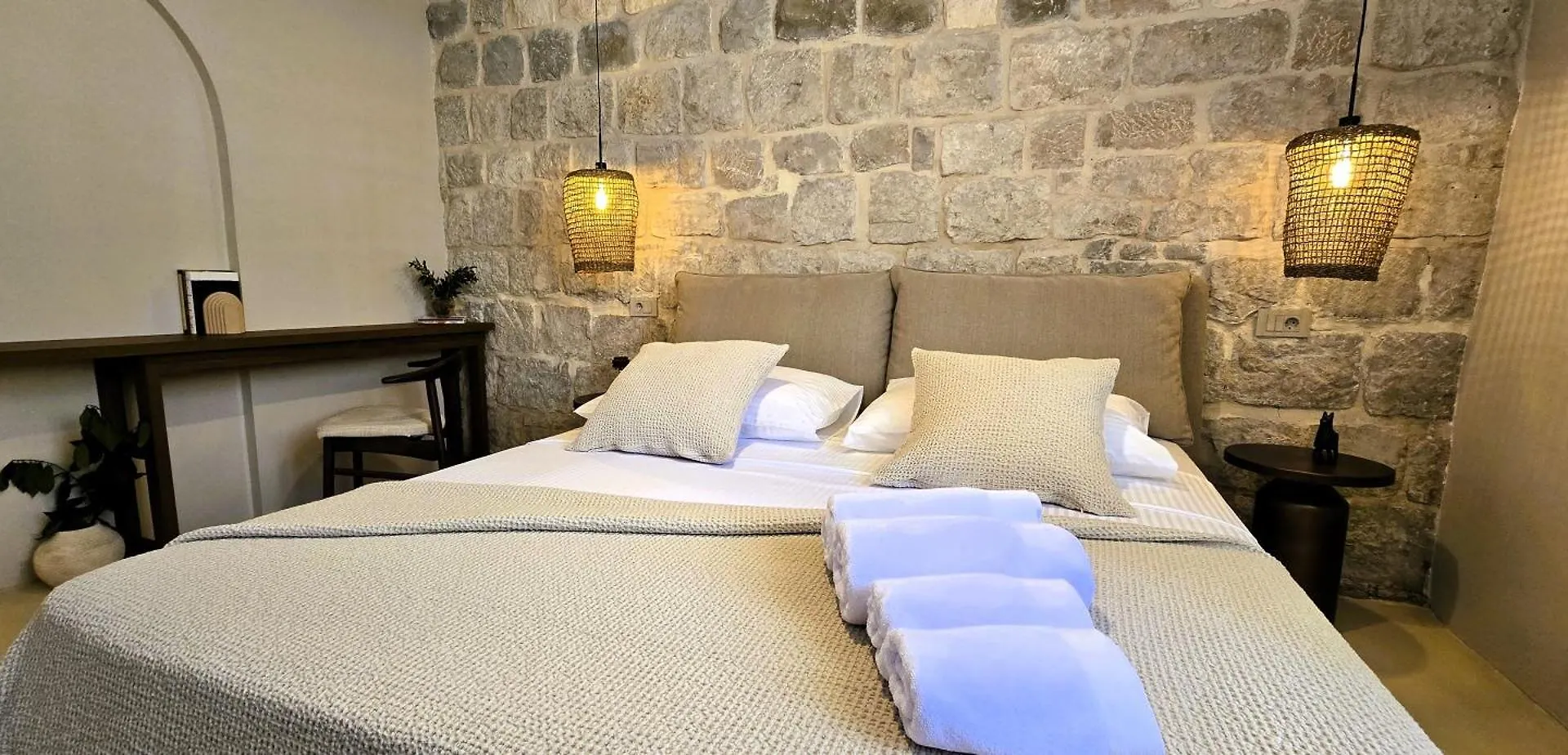 Bed and Breakfast C A S A B E A S T Split 4*,